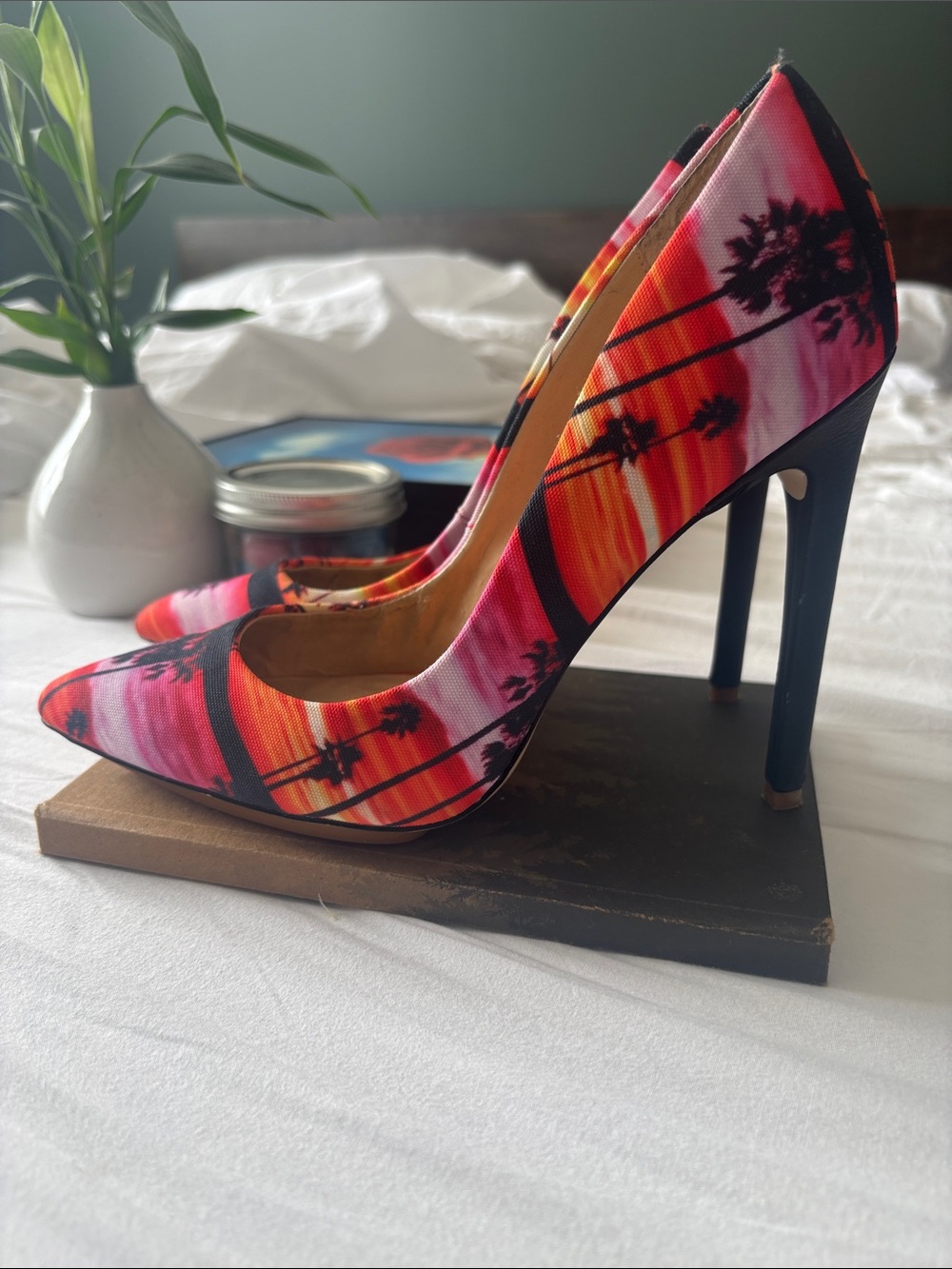 Gx by Gwen Stefani Sunset Palm Print Pointed Toe Stilettos - Pink/Orange/Black 🌺